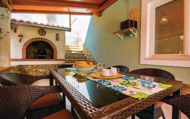 Stunning Home in Ika With Wifi and 2 Bedrooms