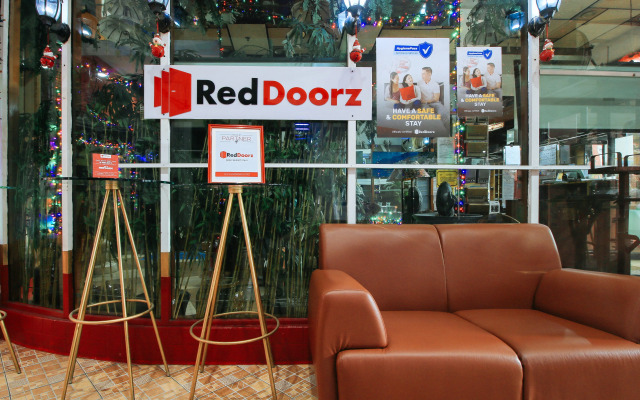 RedDoorz @ The Providence Tower - Vaccinated Staff