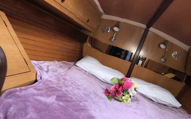 Bed & Boat Pinta 6