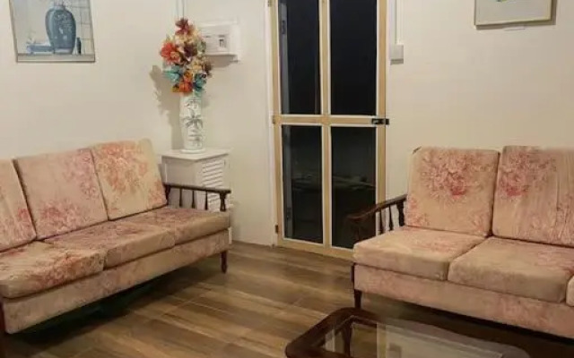Spacious, Cozy Two Bedroom Apartment Overlooking the Beach