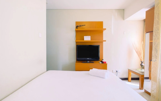 Cozy and Modern Studio at Nifarro Park Apartment