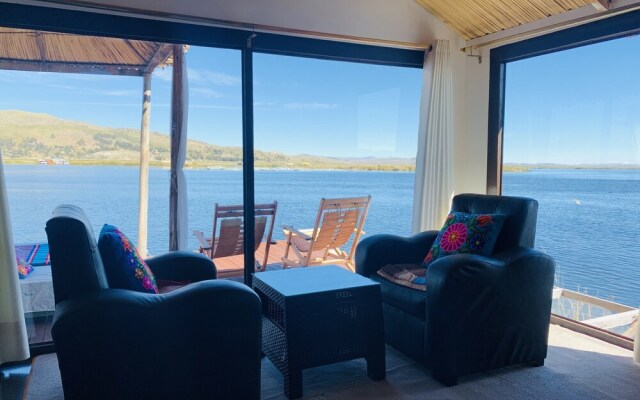 Uros Titicaca Lodge
