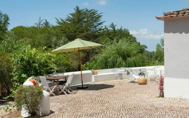 Pine Tree House in Azeit o