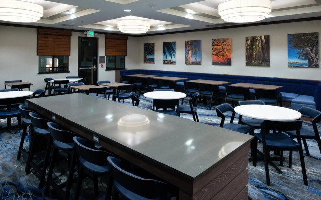 Fairfield Inn & Suites Santa Cruz - Capitola