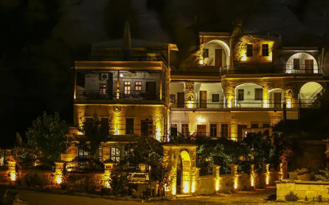 Spelunca Cave Suites