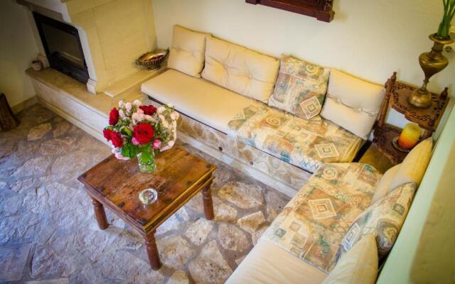 Gioia Traditional House