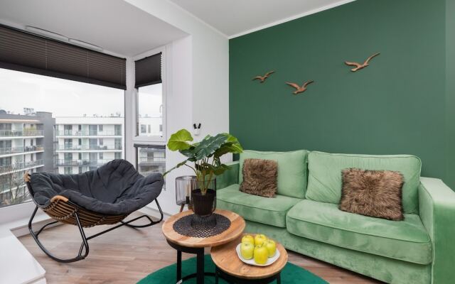 Green Apartment in Gdansk by Renters