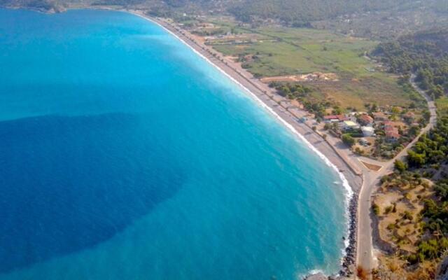 Beachfront self-catering studios in Psatha Bay - 60km from Athens