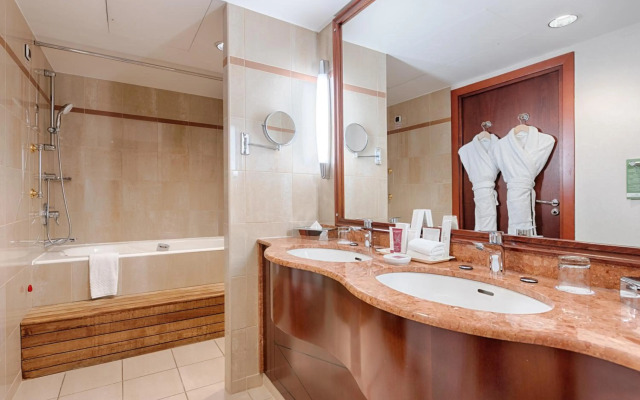 Evergreen Laurel Hotel