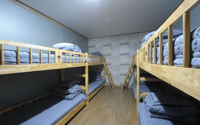 The Home Guest House - Hostel