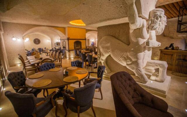 Nino Cave Suites
