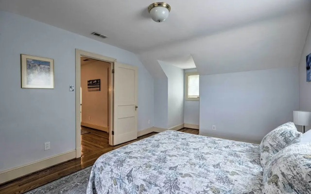 Beachfront Urbanna Home w/ Gas Grill & Deck!