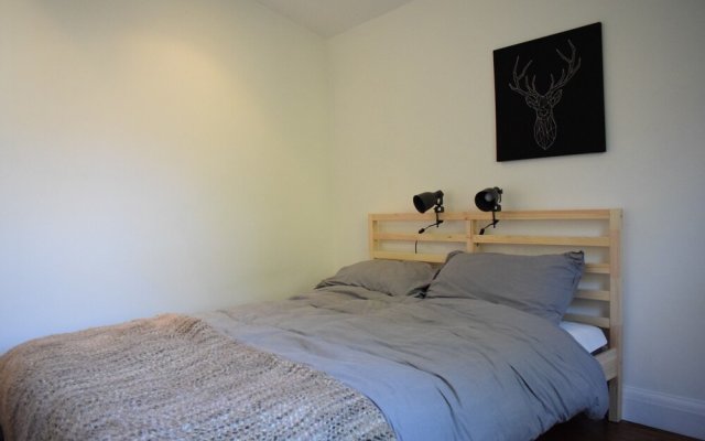 2 Bedroom Property in Brixton