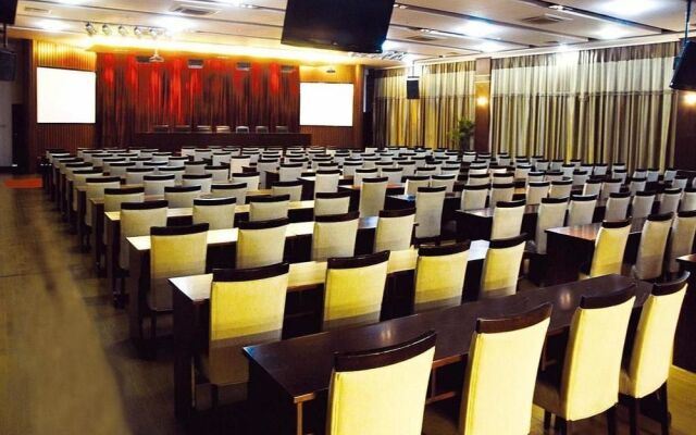 Crystal Island Entertainment Club