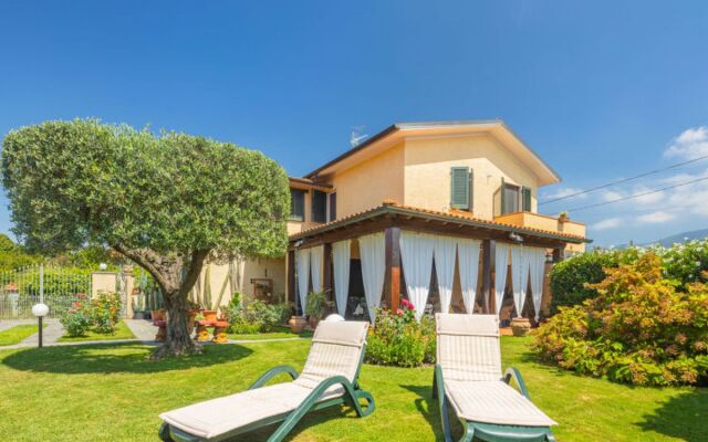 House Renza Marina Pietrasanta