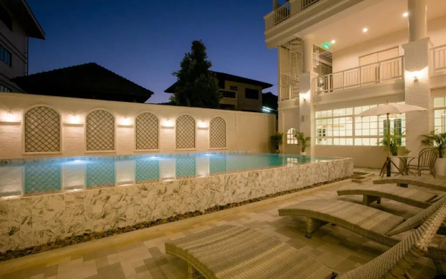 De Hug Hotel & Residence