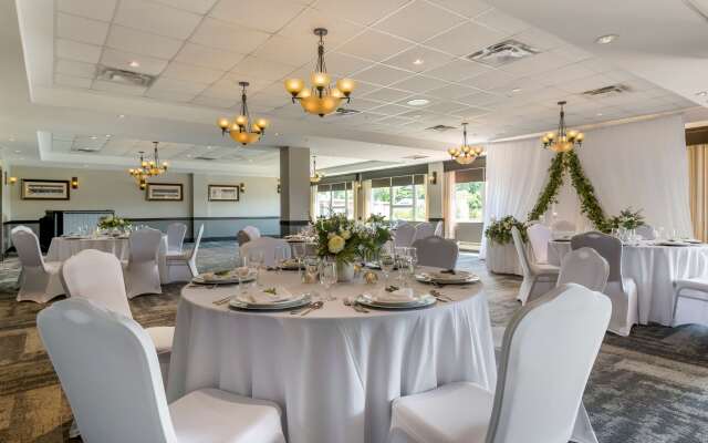 Best Western Plus Chocolate Lake Hotel