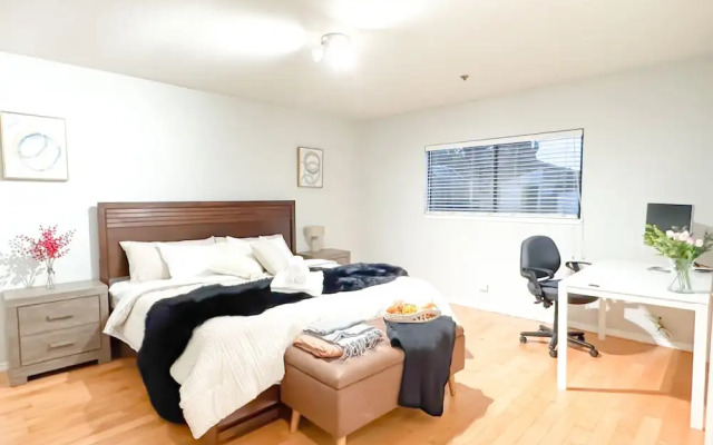 Sunnyvale 3B2b Super Big House