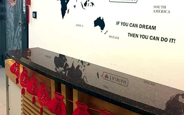 Art House Double Room-Sunflower