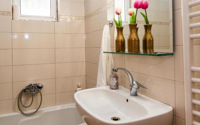 Angela Hilltop Apt 1