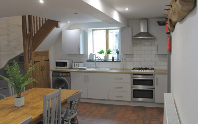 Brackendale Luxury Townhouse, hot Tub,sauna, Games