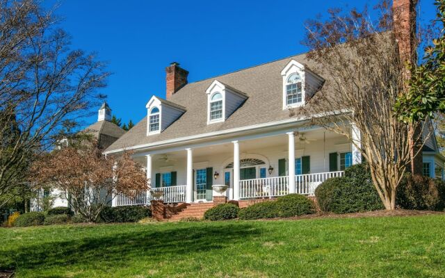 Hart House- A Luxurious Asheville Vacation Country ! 6 Bedroom Home