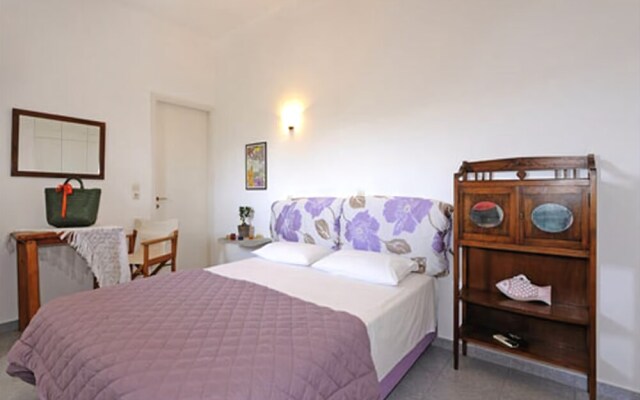Anemoessa Rooms & Studios
