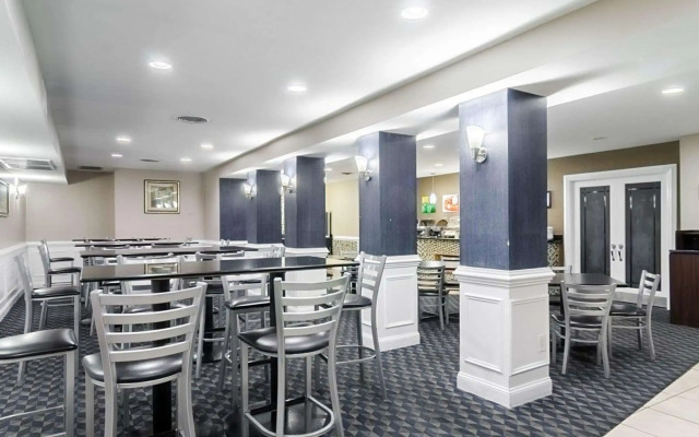 Rodeway Inn & Suites Williamsburg Central