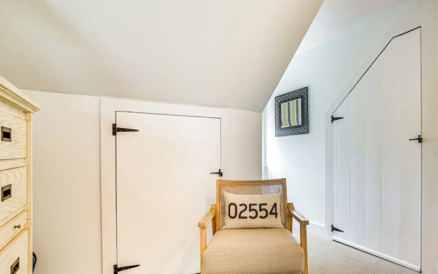 Airy Nantucket Escape in Historic Downtown!