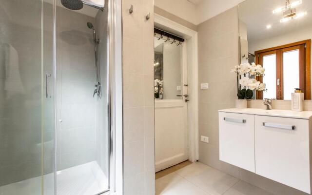 Charming Apartment on the Grand Canal R&R