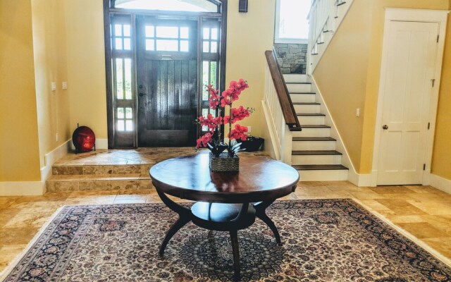Palm River Estate - Five Bedroom Home