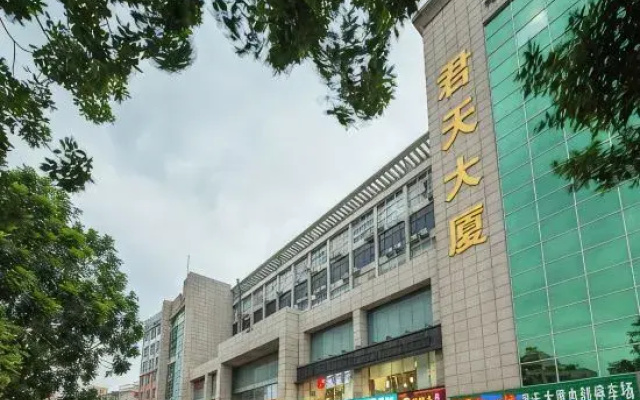 Leyizhu Hotel (Guangzhou Jiahe Wanggang Metro Station Jinbo Plaza Branch)