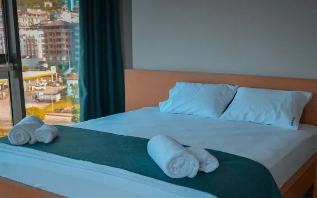 Marina Green Suit - Residence