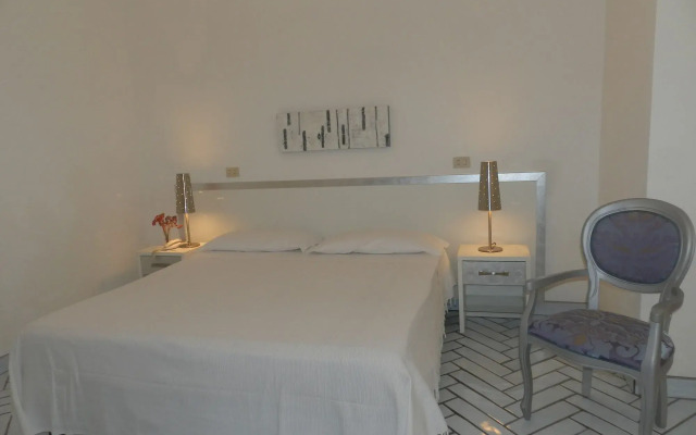 Hotel Holiday
