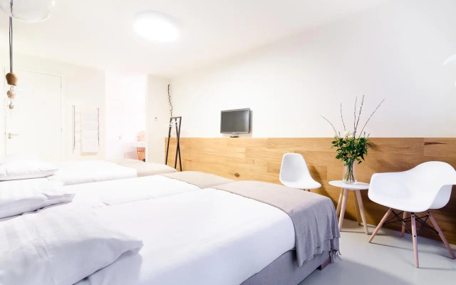 House Management Group Marnix Suites – House