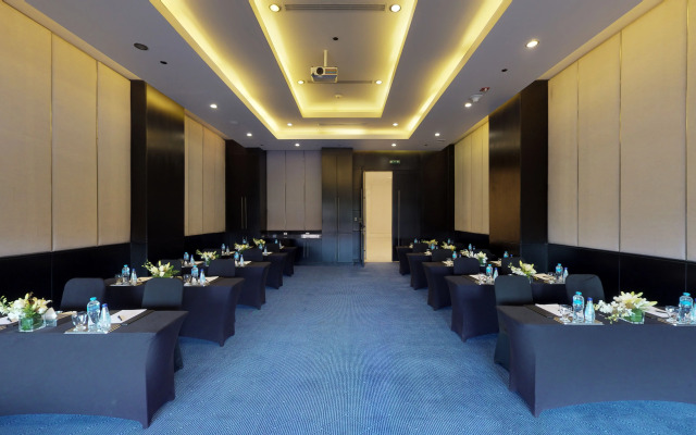 Dusit Thani LakeView Cairo