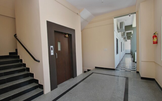 OYO 9060 Sri Sai Guest Inn
