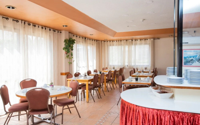 Ginot Yam Hotel