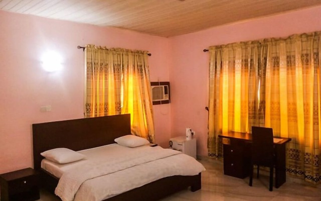 Carabana Hotel & Suites