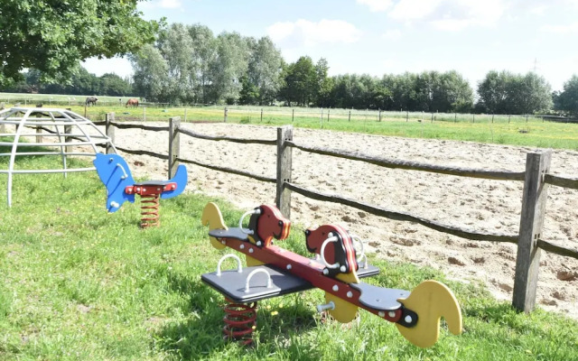 Tasteful Holiday Home in Sijsele-brugge With Garden