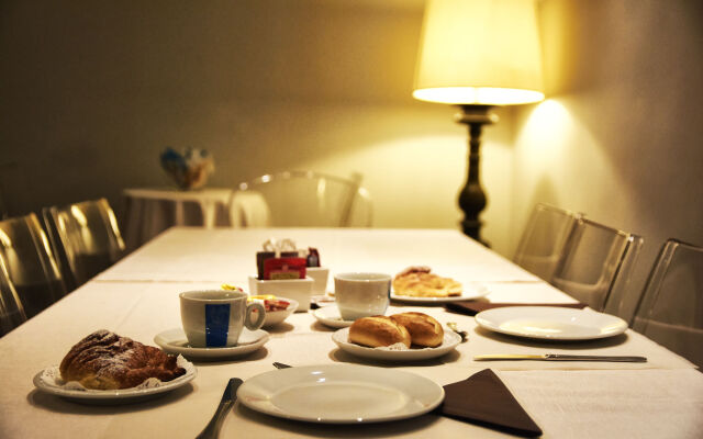 Townhouse Condotti 29