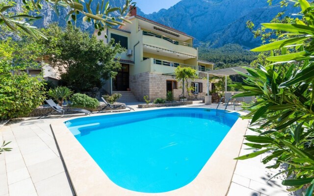 Beautiful Home in Makarska With Wifi and 4 Bedrooms