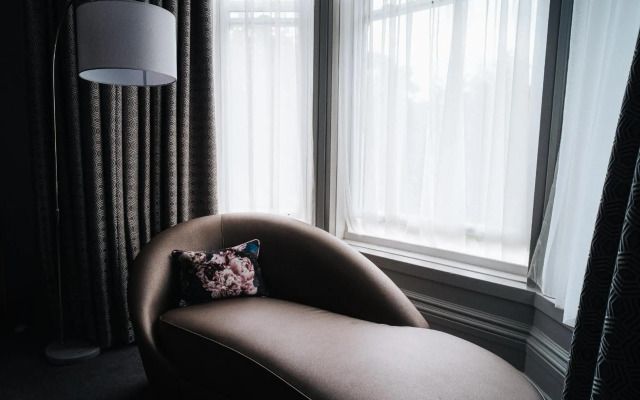 Number 10 Hotel