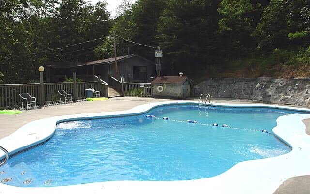 Bear Crossing - Two Bedroom Cabin