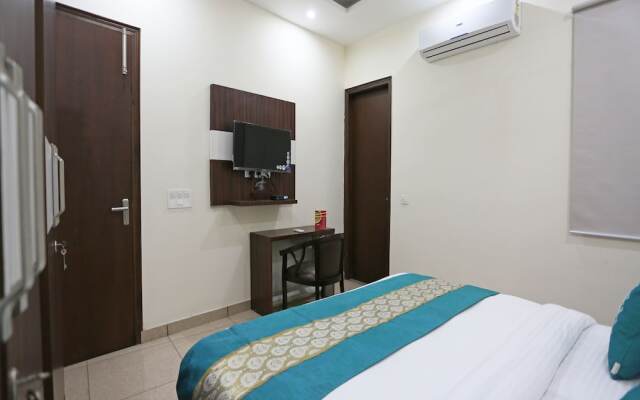 OYO 8205 Hotel Petals Inn