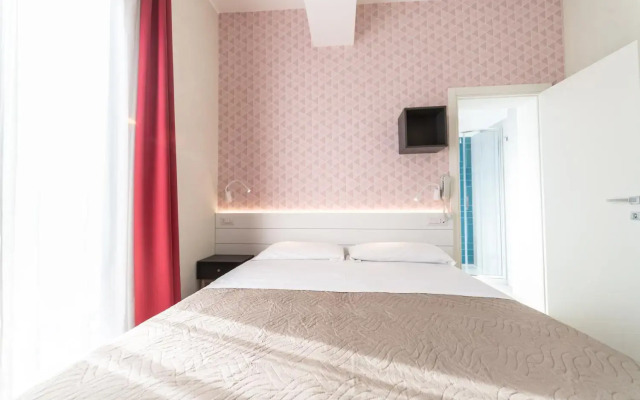 Hotel Kiss