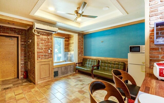 Gyeongju Rosso House Pension