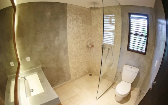 Wave House - Surf Camp