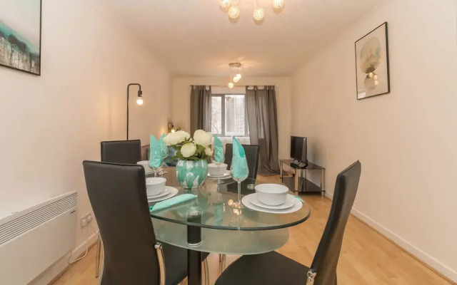 Shay's City Apartment @ The Mailbox