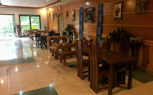 Rusty Nail Inn And Cafe